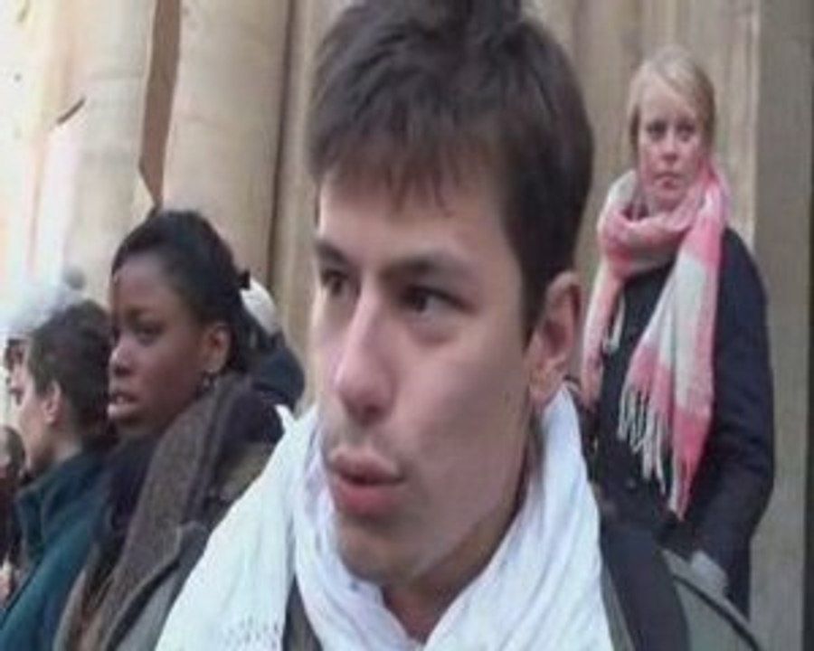 Une chaîne humaine géante pour protéger la Sorbonne