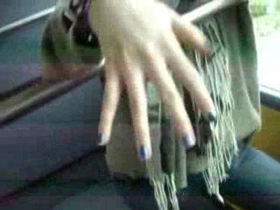 NINA ET MARINA DANS LE BUS POUR BTZ