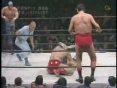 Giant Baba & Jumbo Tsuruta vs Mil Mascaras & Dos Caras