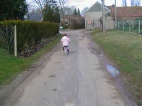 louane a vélo sans les roulettes 1 er essai