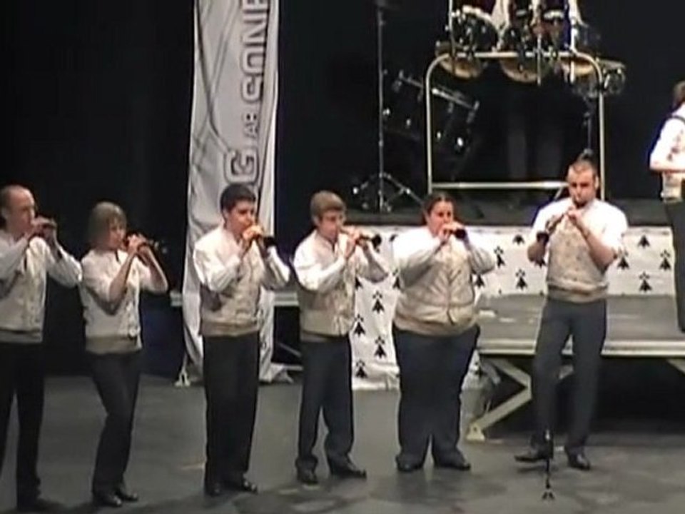 Bagad Bro Felger (Fougères) - Ploemeur 2009