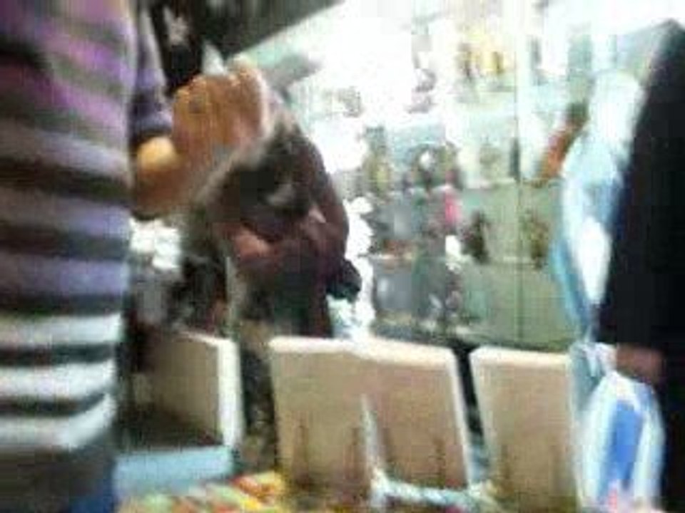 bonjours a la seance de dédicace 07-03-2009 Caen