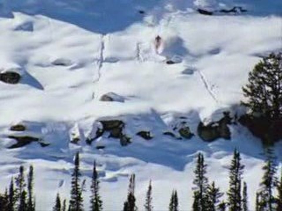 @SCOOTER DES NEIGES jump falaises vite fait;)!@!