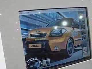 Isa découvre l'écran tactile