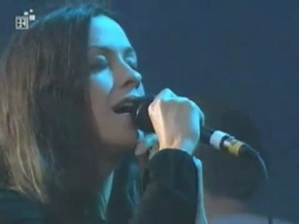 ALANIS MORISSETTE - FORGIVEN (live Rock Im Park 2001)