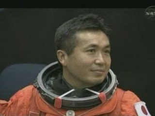 Crew arrives for NASA Discovery mission