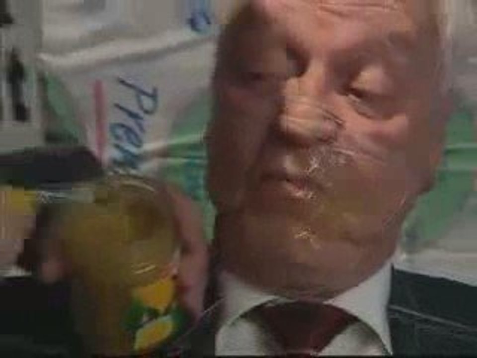 Extra3: Klaus erklaert Lobbyisten