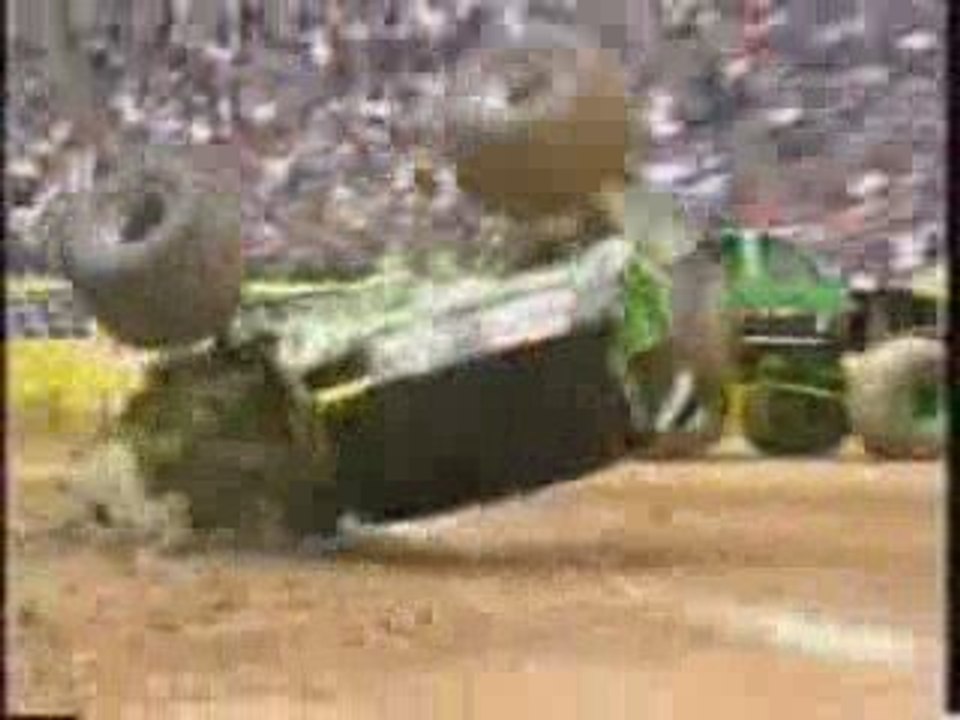 monster_truck_crash_compil