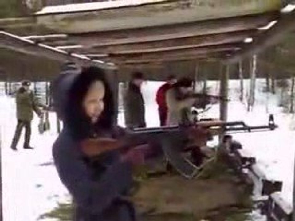 AK47 ve bir bayan
