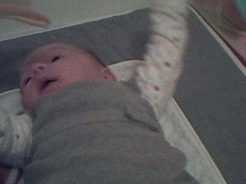 Je joue avec mon lapin