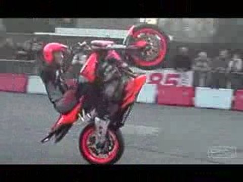 stunt au salon du deux roues