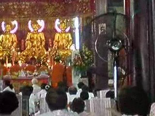 Ceremonie bouddhiste a Leng Noi Yee