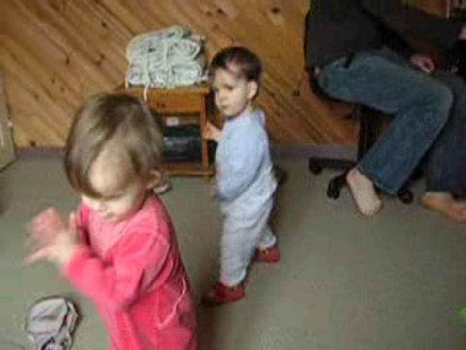 clara et noé qui dansent