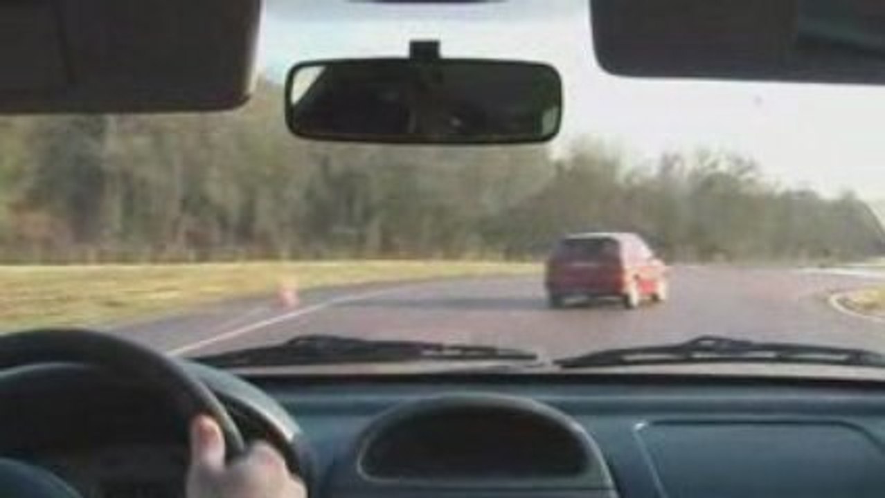 Circuit des Ecuyers - Clio RS1 (s8 - 08/03/2009)