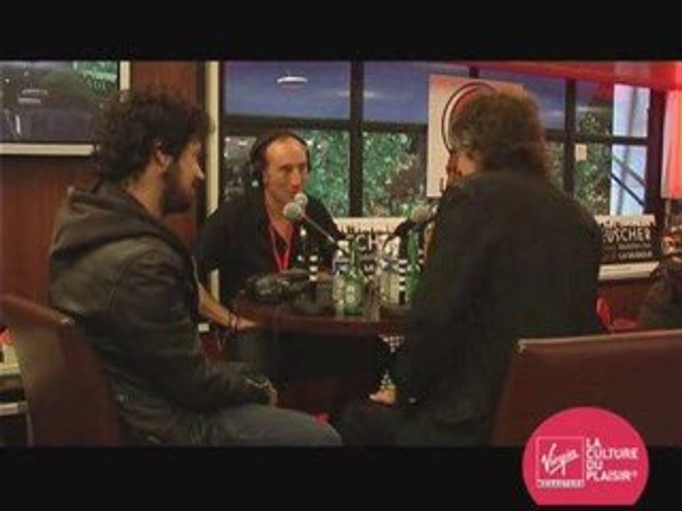 Dom Kiris anime sur Ouï FM en direct du Virgin Megastore