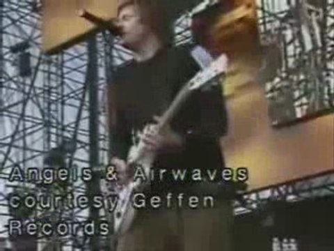 Angels And Airwaves - It Hurts (Live In Kroq)