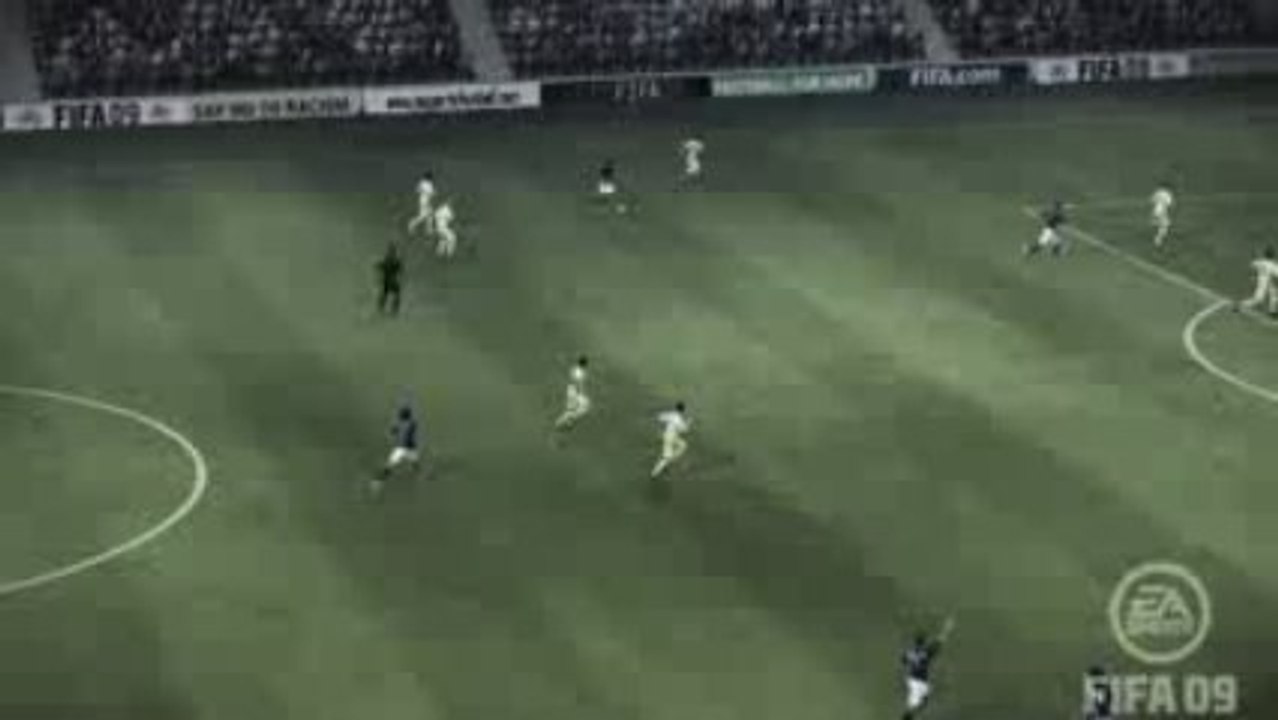 Voila un petit but avec beaucoup de chance sur fifa 09