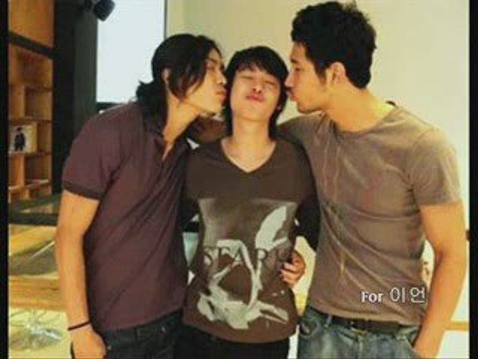 이언 ==> It's just a song for you .....