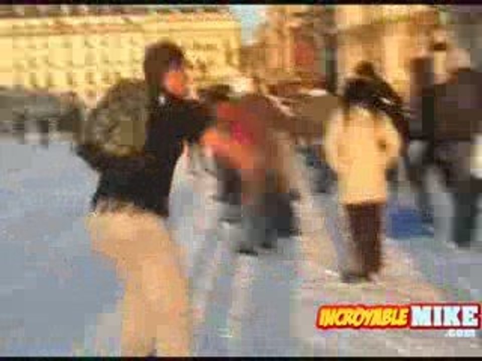 IncroyableMike sur la Patinoire de la Mairie de Paris