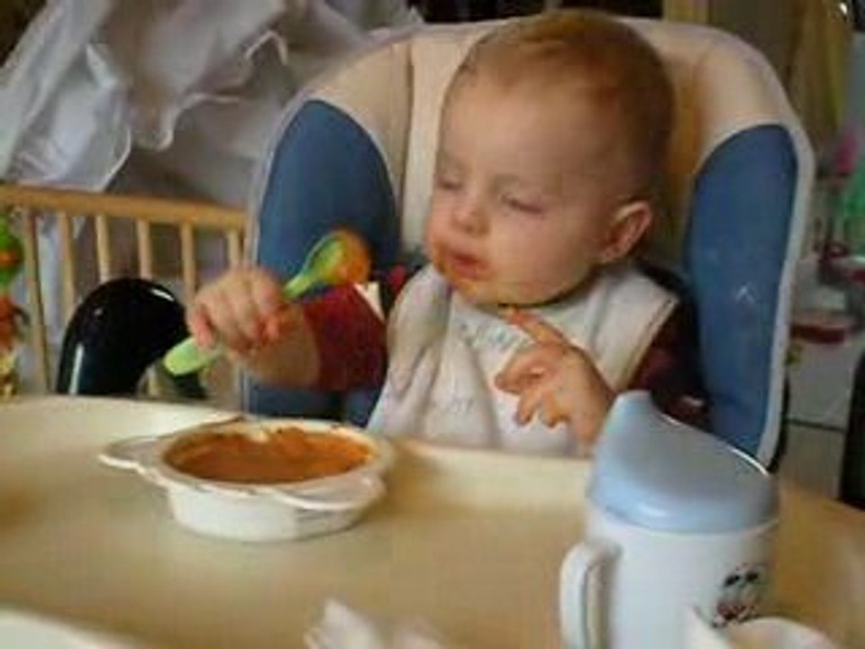 drole de façon de manger!!