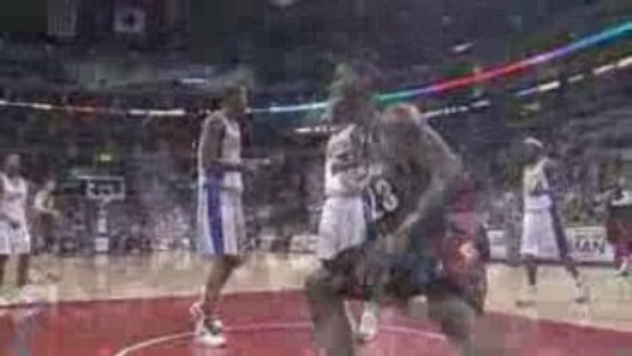 NBA LeBron James drives to the hole and yes, he knows how to