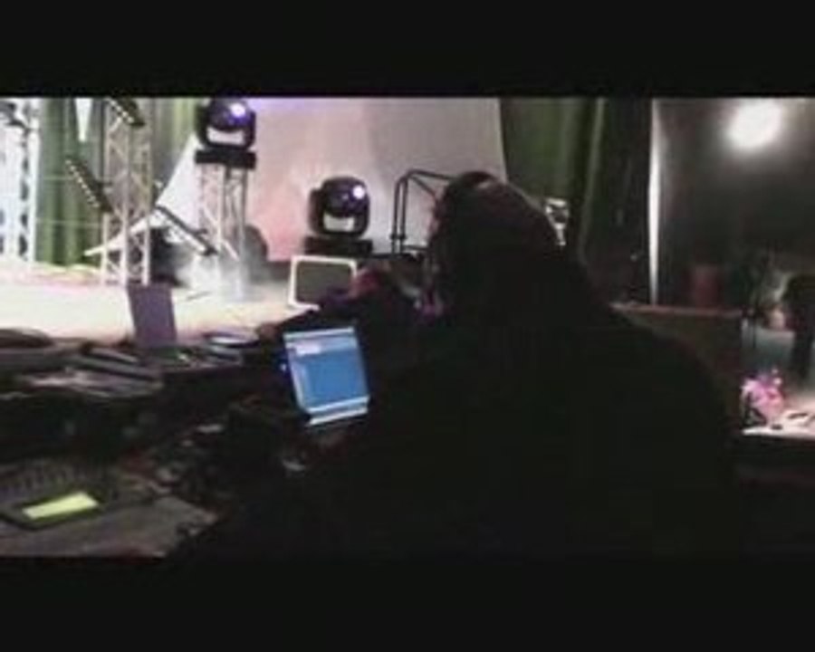 Najoua Belyzel - La  Bienvenue - Calais Live 2009