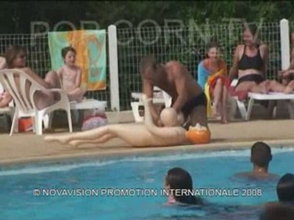 Caméra Cachée : Le surf de piscine   (Mad Boys)
