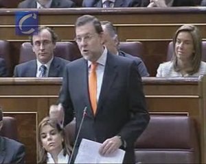 Rajoy pide a Zapatero que cambie la mitad de su Gobierno