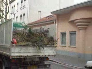 Lyon Montchat: Bâtiment à Colonne cours du docteur long