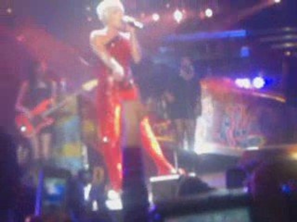 P!NK LIVE BERCY 09-03-09 BAD INFLUENCE + JUST LIKE A PILL