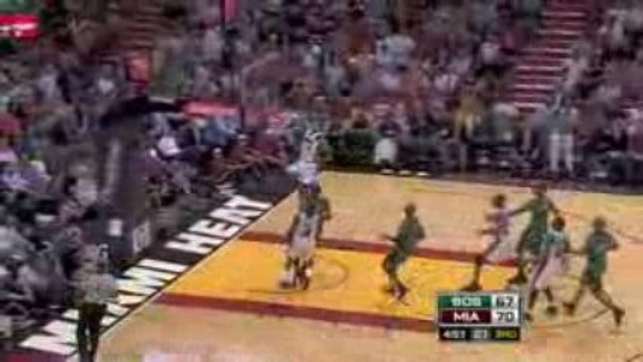 NBA Mario Chalmers steals the ball from Stephon Marbury...Ja