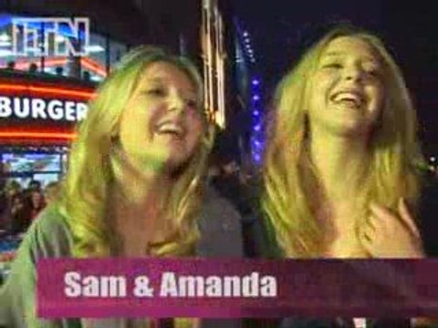 Kiefer Sutherland & Reese Witherspoon on blue carpet