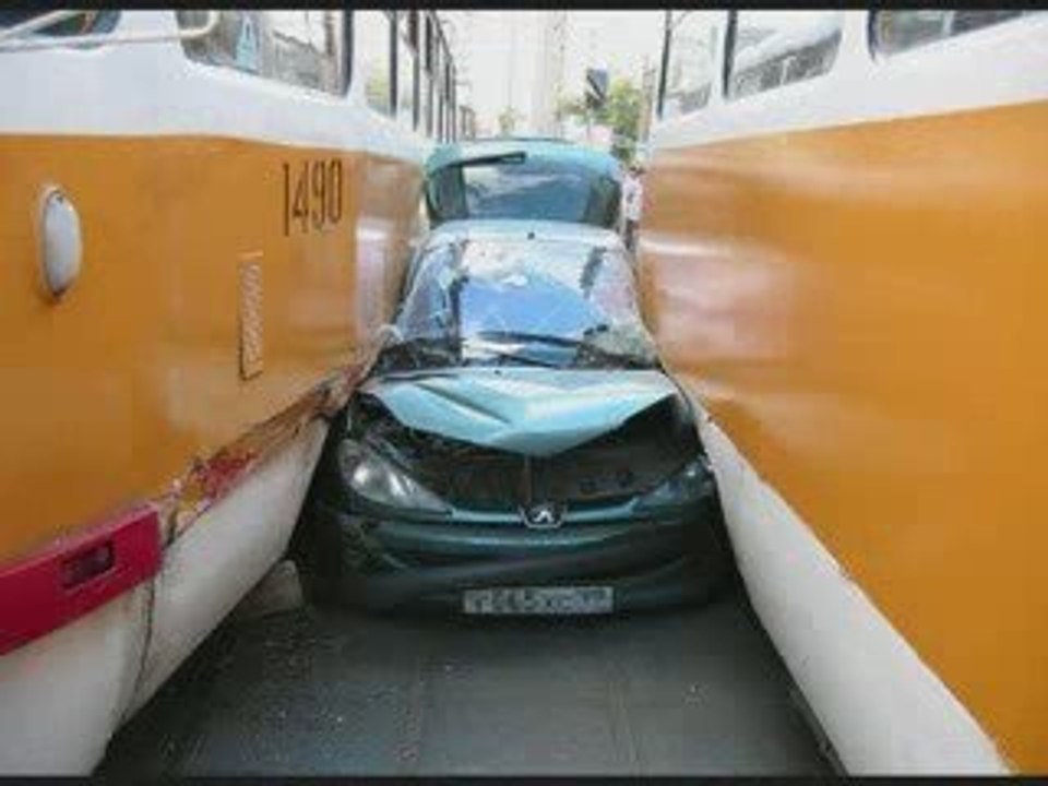 accidentes de coches / car accidents / 自動車事故/
