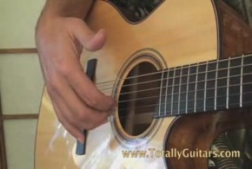 Télécharger la video: Quick Tip-Fingerpicking-Shifted On An Acoustic Guitar