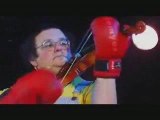 Henri Giraud sosie de Coluche Le violon (gants de boxe)