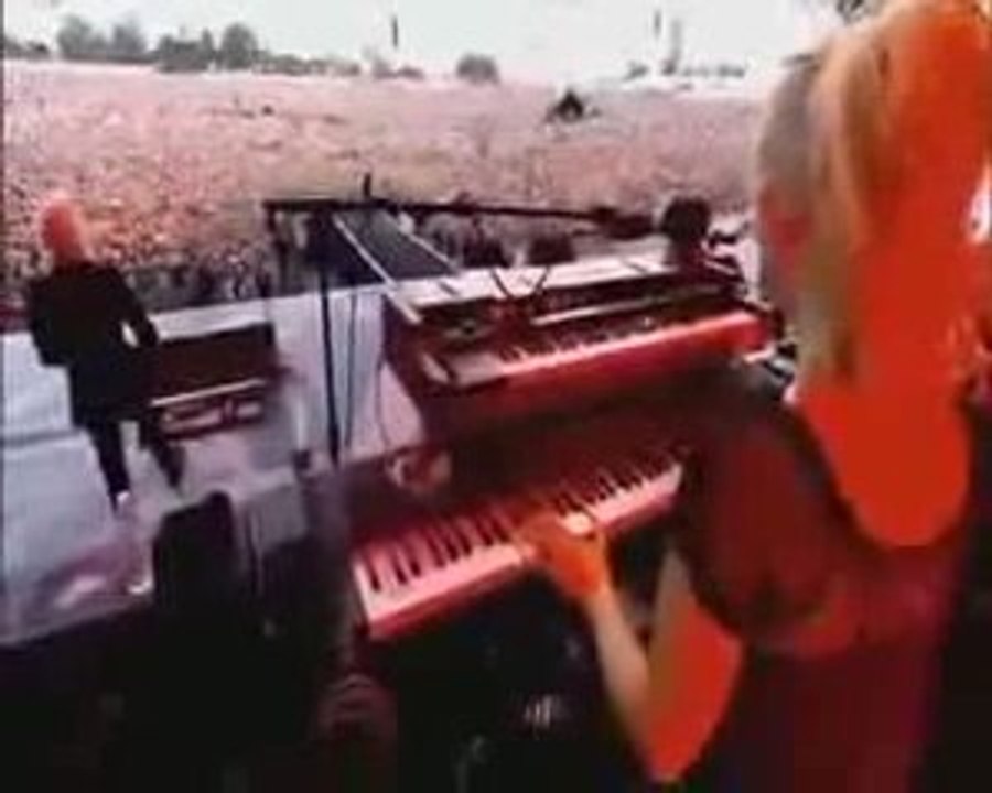 robbie williams - kiss a woman - come undone - knebworth