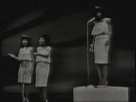 Martha & Vandellas - 'Dancing in the Street' (live)
