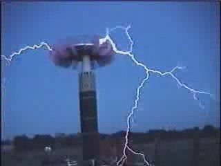 Enorme Tesla Coil en fonctionement