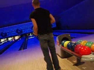 Jeje réussi un coup au bowling