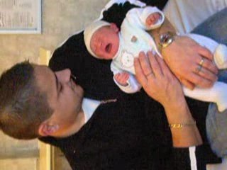 Kessy veut son biberon!!