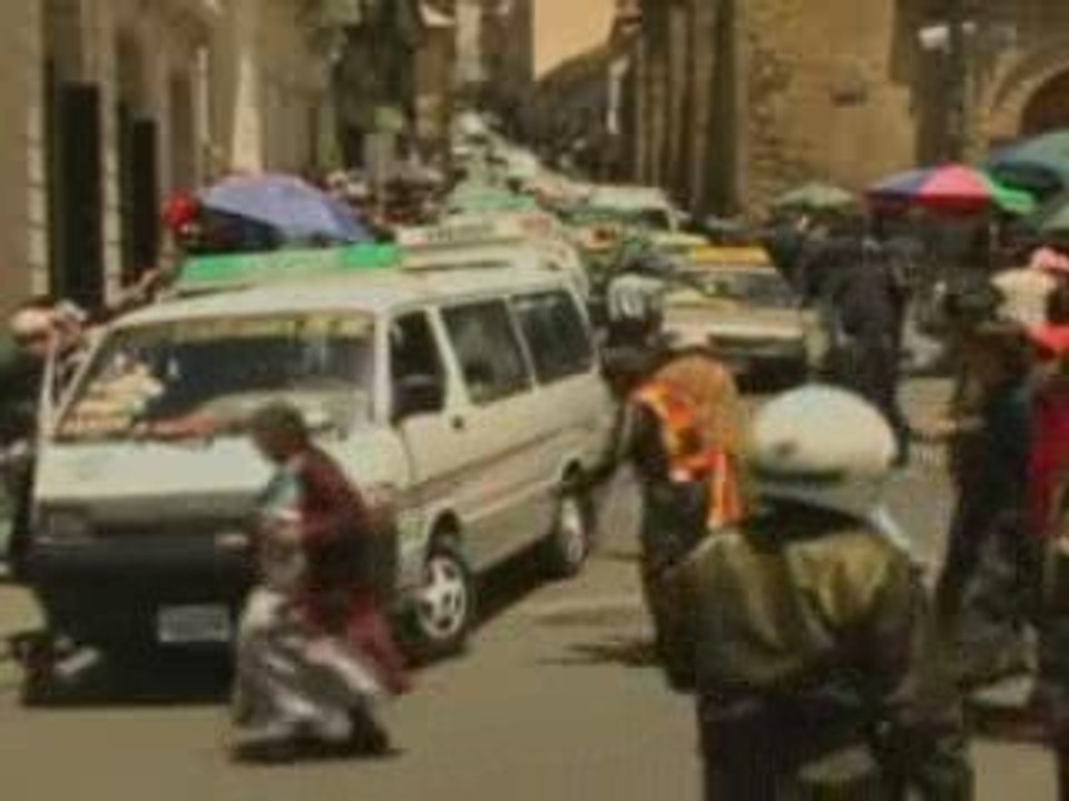 Bolivia introduces human zebra crossings