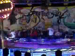 Spining dancing round table