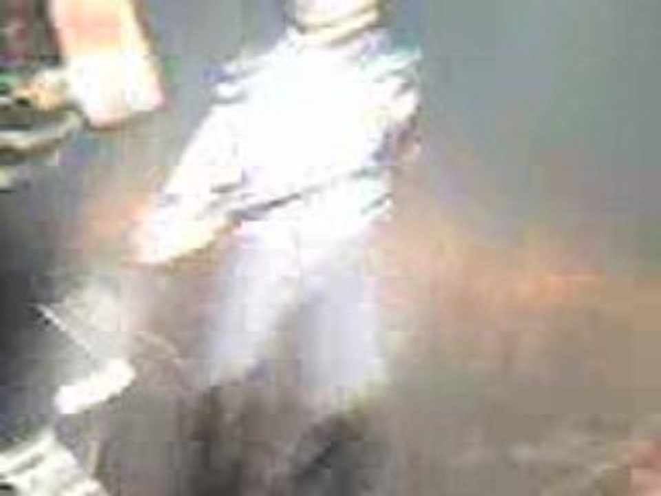 BILL ET TOM ENVOYENT LES BOUTEILLES !