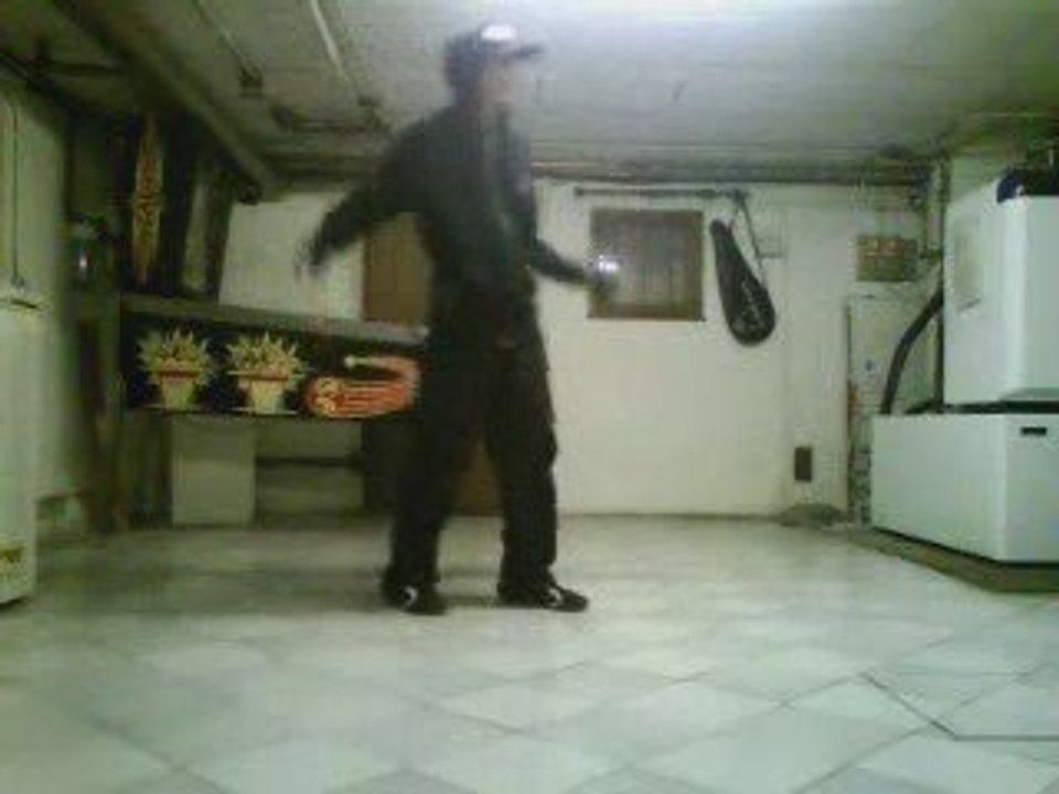 Crowned hardstyle shuffle