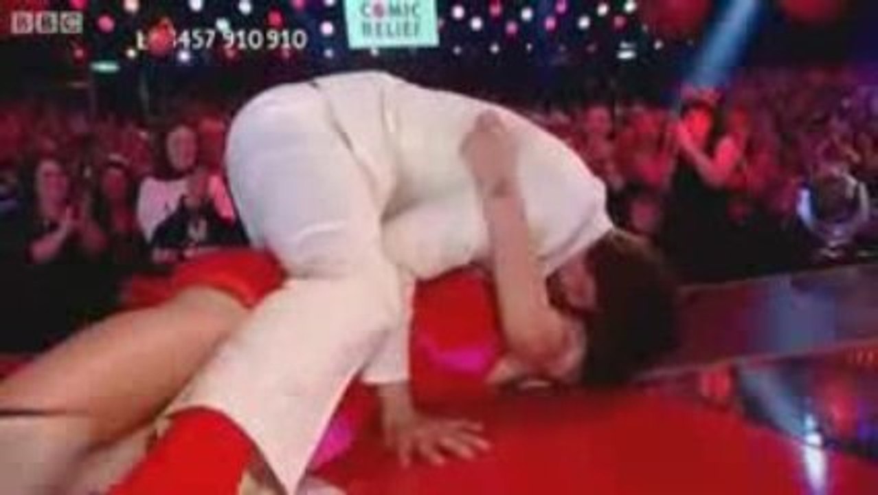 David Tennant & Davina McCall Kiss for Comic Relief