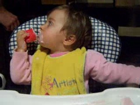 Je mange toute seule