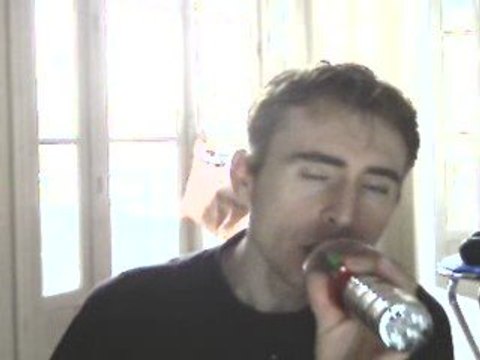 Wiwi égratigne Ah si tu pouvais fermer ta gueule