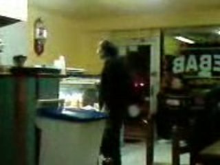 un clochard complétement bouré qui va s enervé !!!!