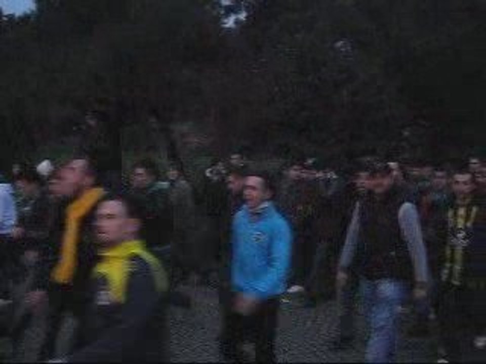 GENÇ FENERBAHÇELİLER BİZİ KARŞILARKEN