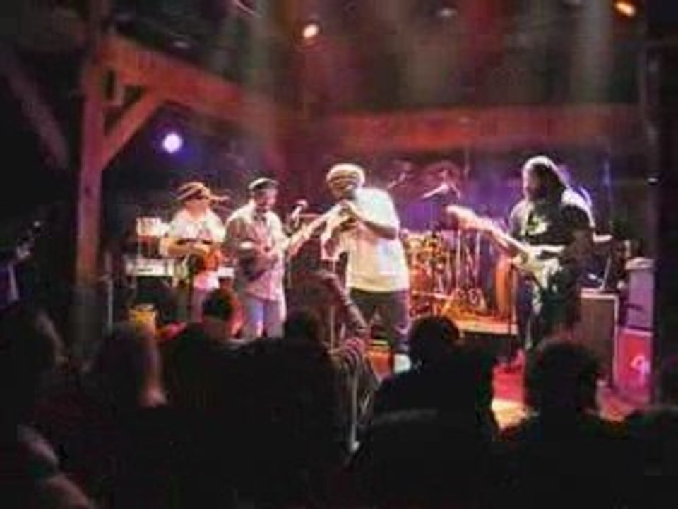 Tosh meets Marley - Mr Funnydance (live @ Fabrik Hamburg 09)